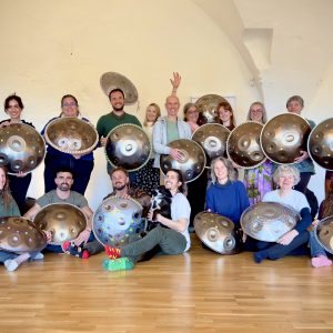 (GROUPE COMPLET) Prix de la place: 370€ - Acompte en ligne de 70€ - Retraite Handpan - Ven 18 au Lundi 21 Sept - Domaine du taillé en Ardèche - Warren & Vince